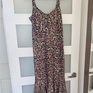 Like NEW! Dynamite Floral Satiny Midi with Flare Base